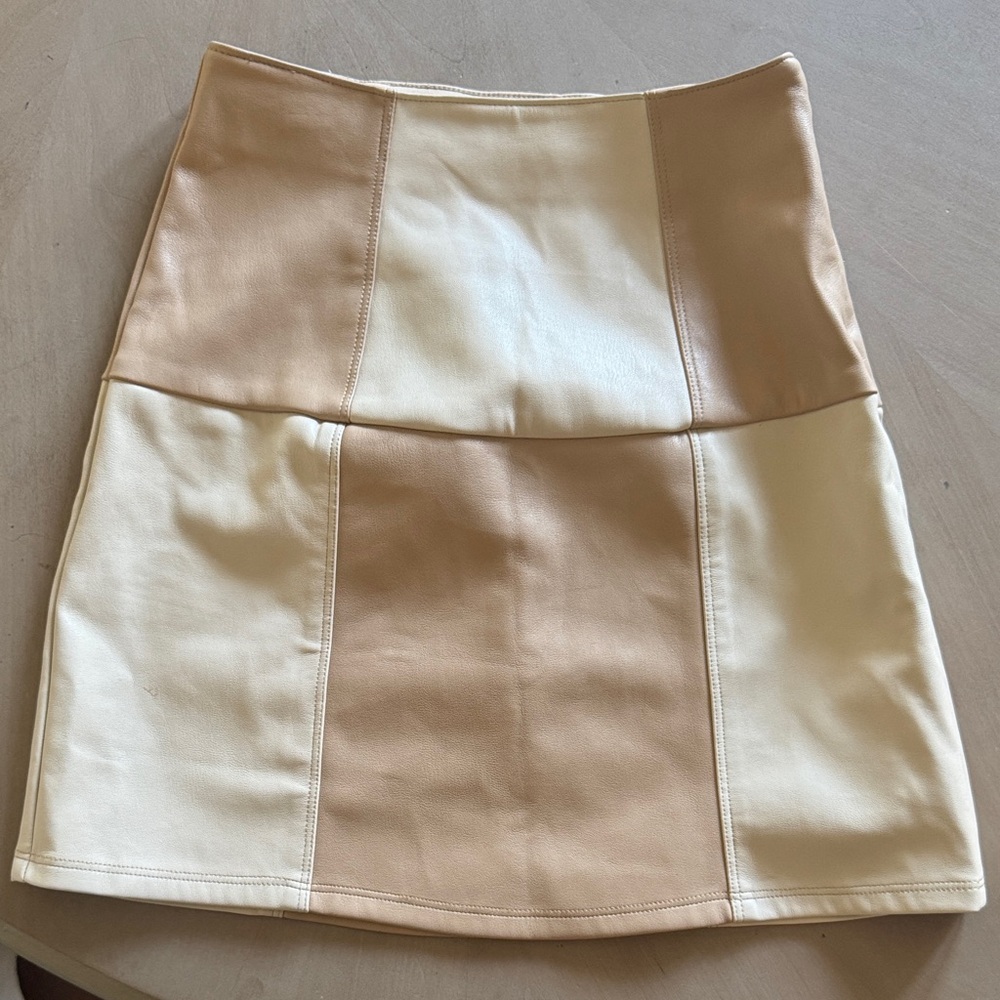 Hollister Tan and Cream Mini Skirt